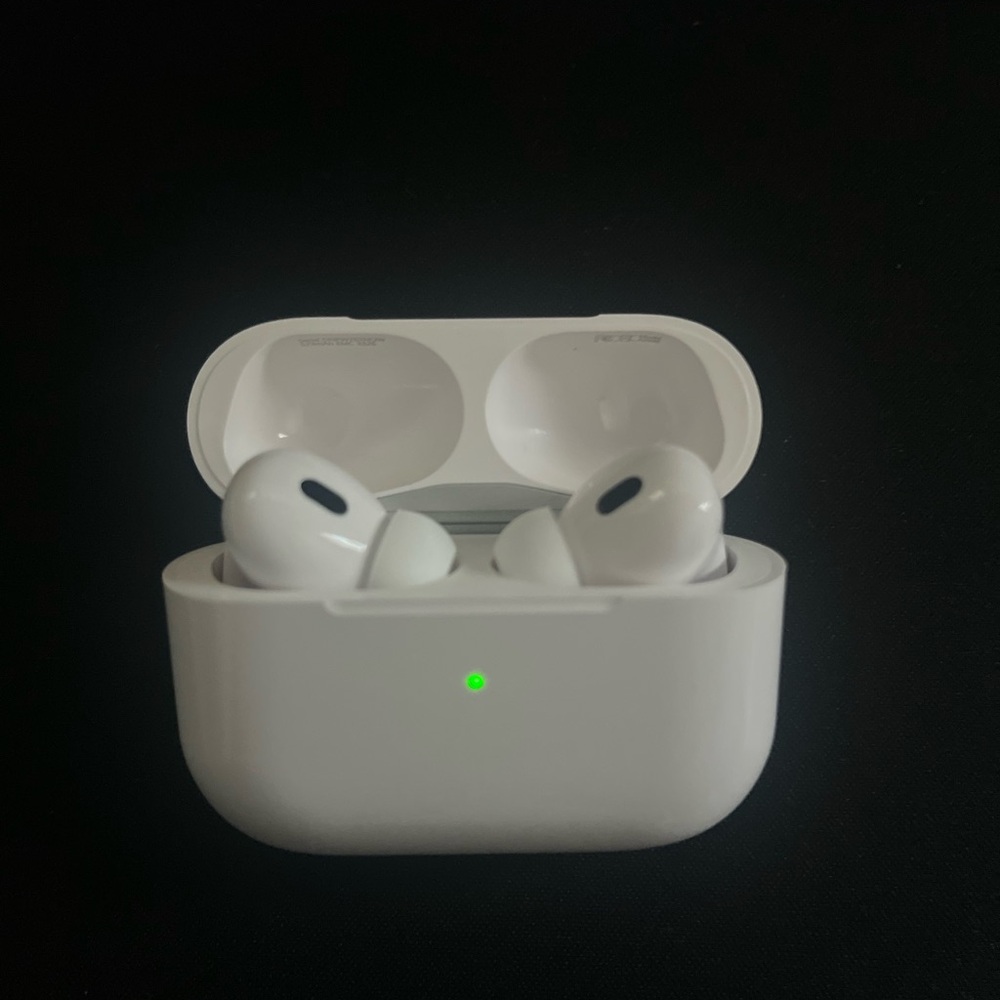 Apple White Wireless Earbuds